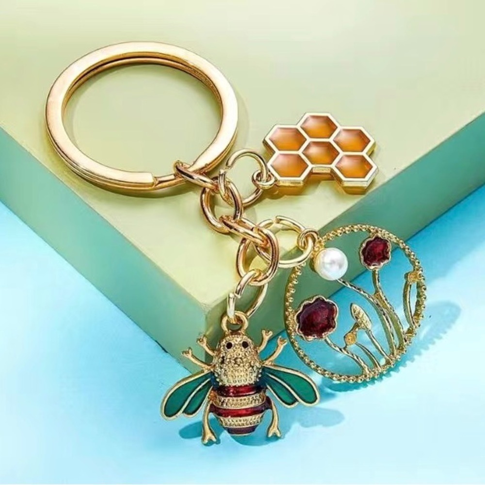 🐝 keychain/bag charm 🐝 🌺 🍯